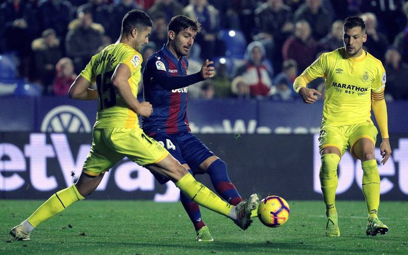 爱游戏-今夜西甲焦点战；金州勇士造点机会；震撼外界；赛程密集仍需轮换(西甲赛程比分)